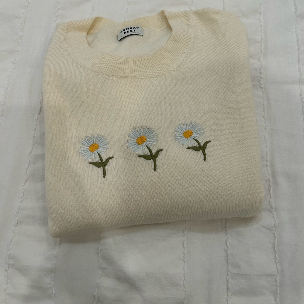 Aritzia Sunday Best - white sweater with flowers size XS